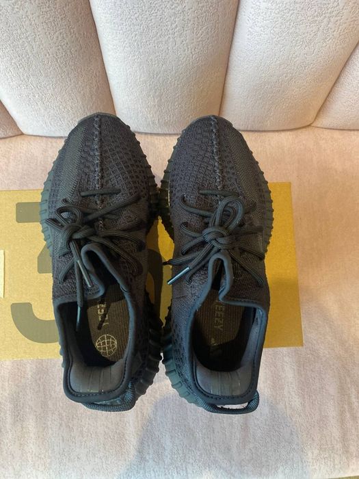 Yeezy boost 350v2 onyx black