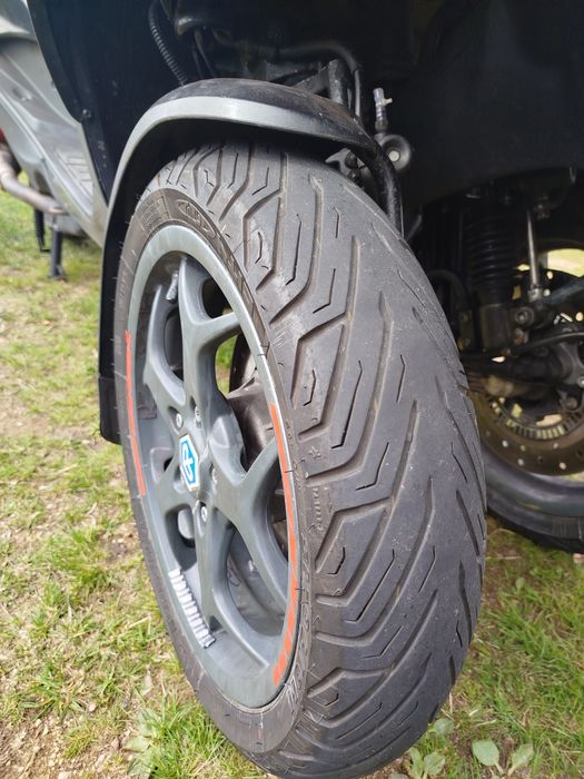 Vând Piaggio MP3 500 IE LT Sport. An 2015 Se conduce cu cat B