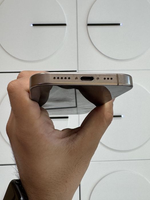 iPhone 16 pro Desert 128GB