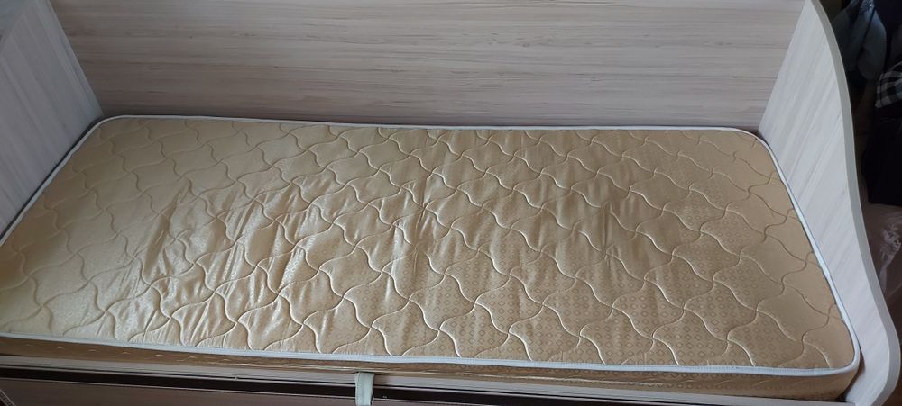 Продаётся кровать подростковая  в хорошем  состоянии