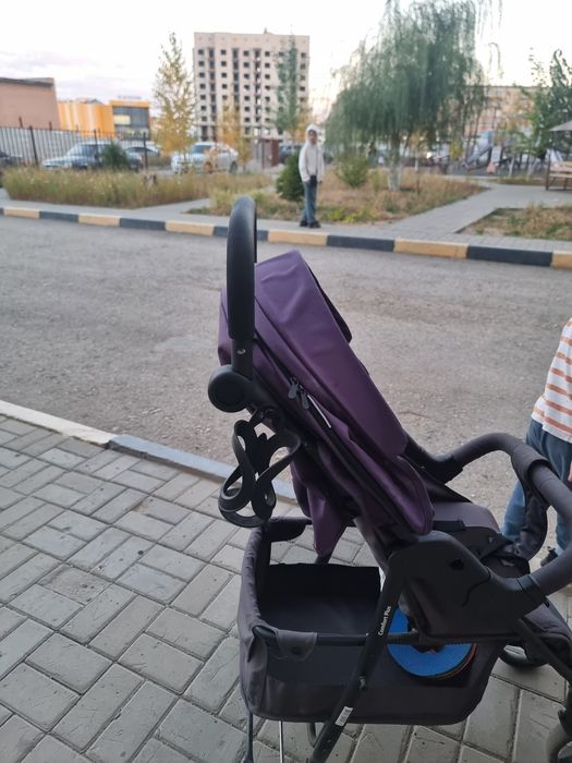 Продам прогулочную коляску