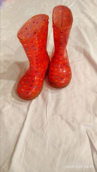 Vând cizmulițe fete