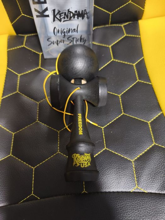 Vând Kendama USA (nouă)