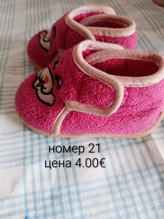 Детски обувки в добро състояние имат леки следи от употреба