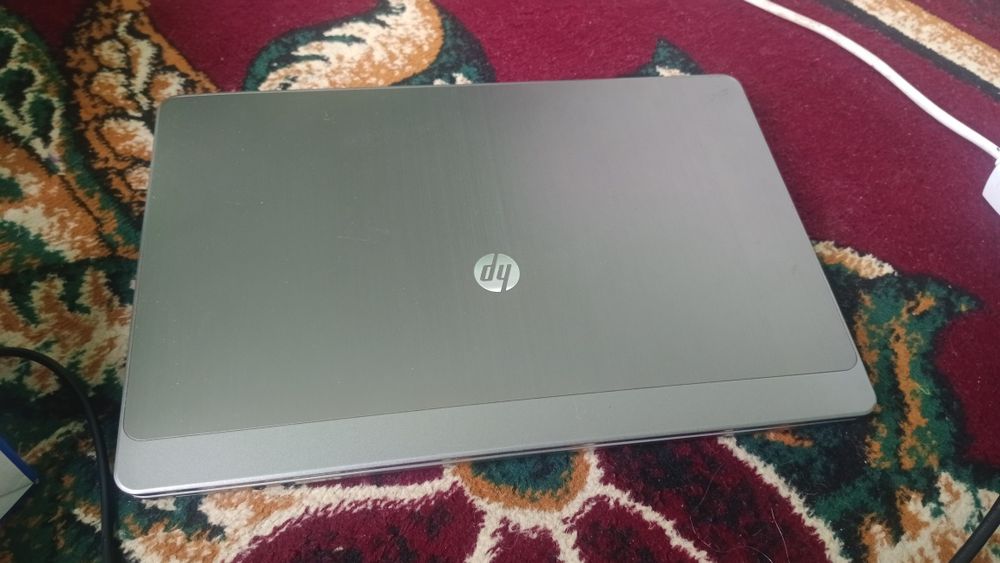 Noutbook hp i3 satiladi
