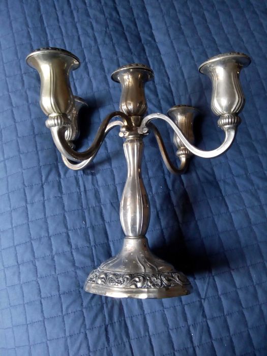 Масивен посребрен елегантен свещник