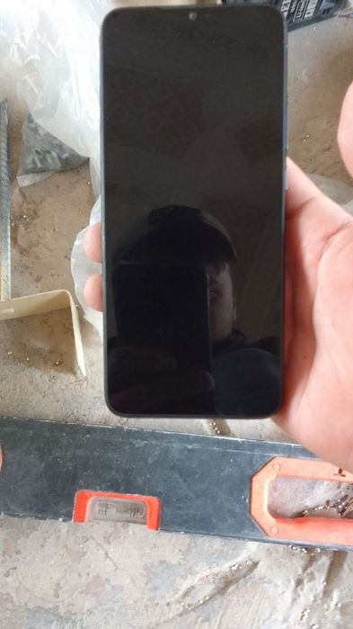 Redmi 10c sotiladi xolati yaxshi,olgan odam baraka topib ishlatadi,