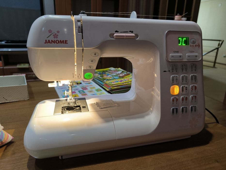 Компьютерная швейная машина Janome DC4030