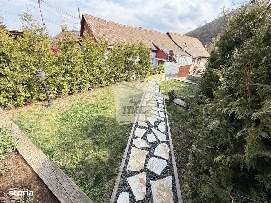 Casa ultracentrala complet renovata 6 camere 3 bai Cisnadioara