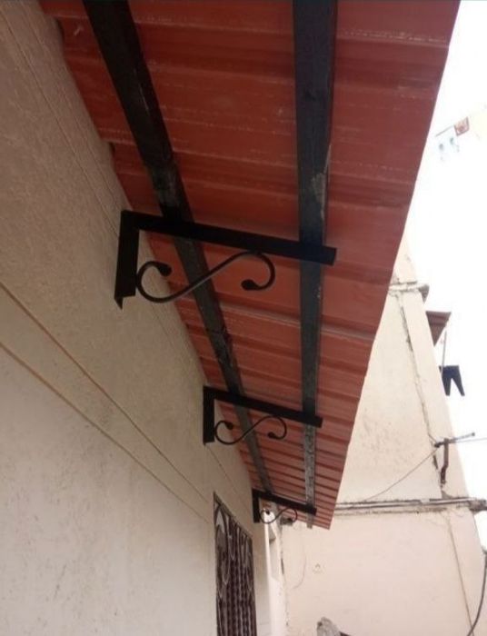 Установка козырьков над окнами