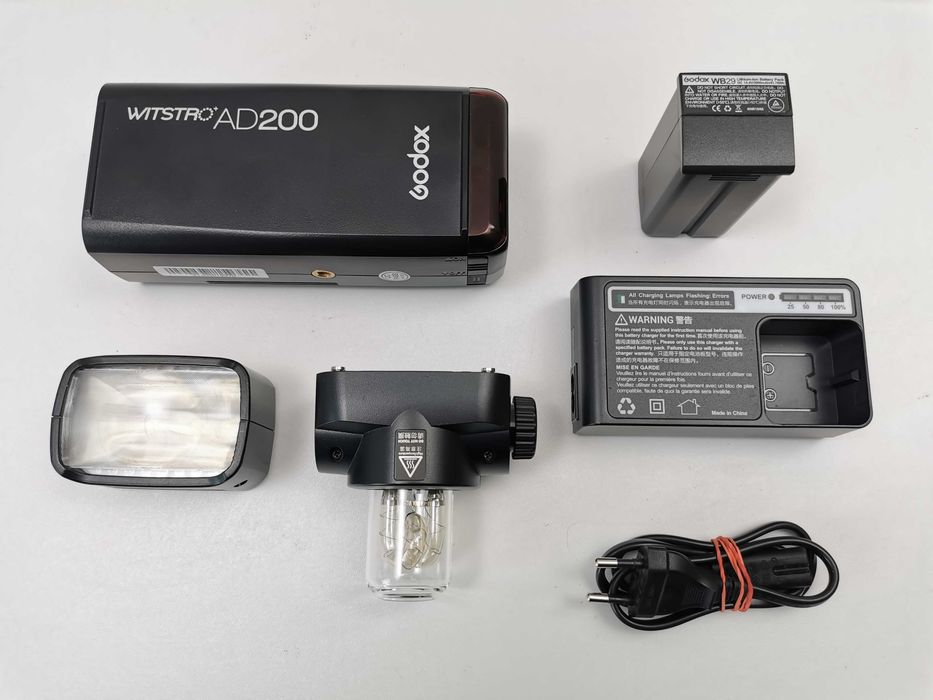 Преносима светкавица Godox AD200