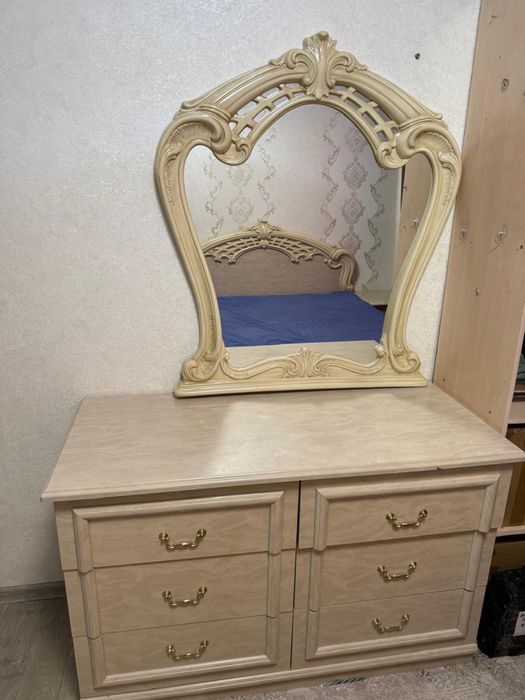 Продам спальный гарнитур