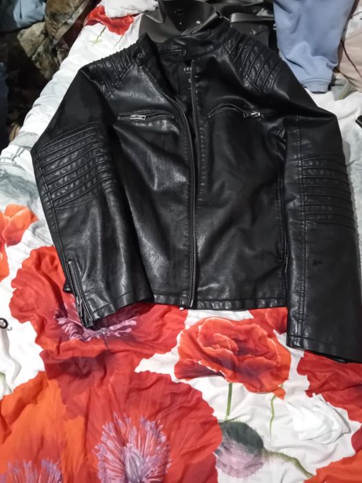 Jeaca de piele purtata de câteva ori