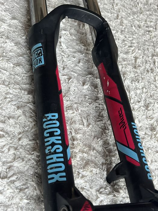 Furca rockshox domain RC + pipa gravity