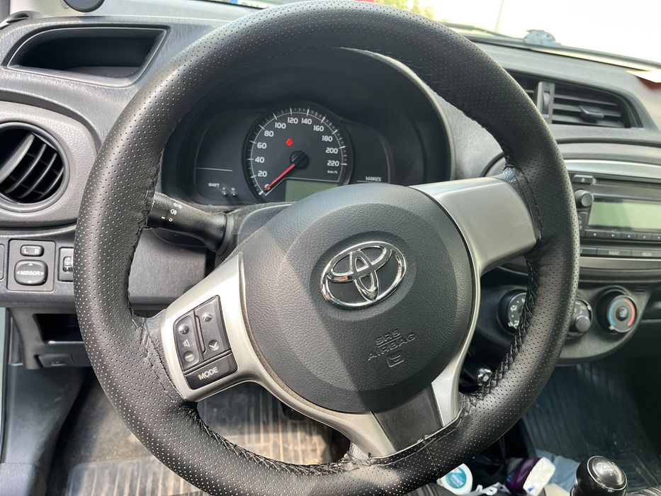 Toyota yaris 2012 1,3 benzina