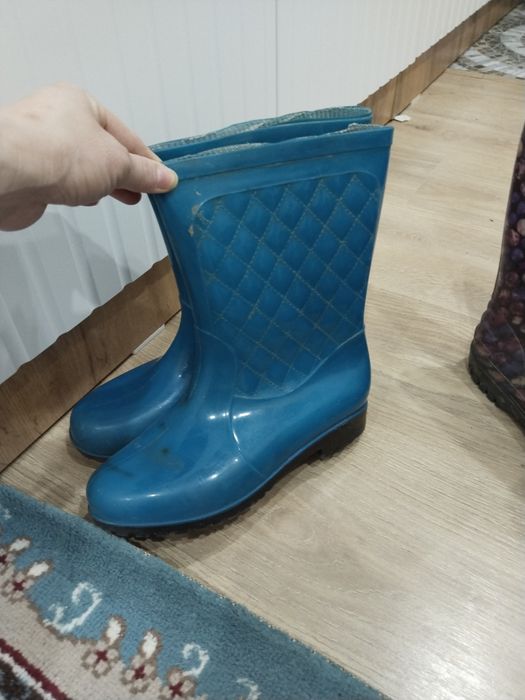 Продам резиновые сапоги