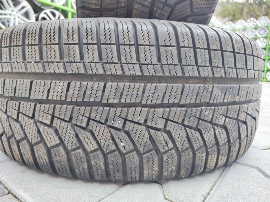 2 бр зимни 225/40/18 Hankook