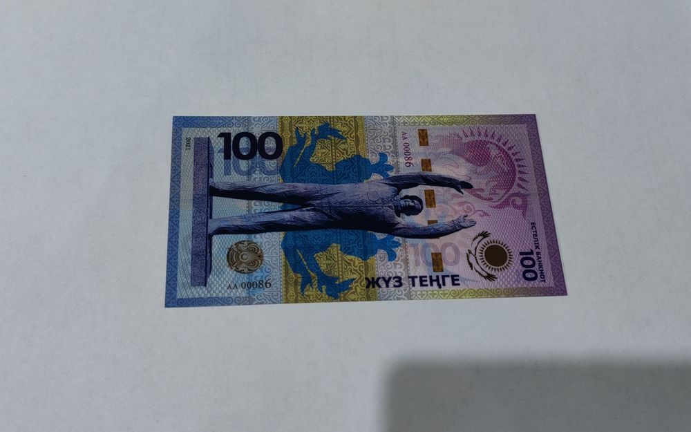 Сувенирная коллекционная купюра 100 тенге