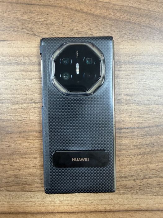 Huawei mate XT Ultimate design