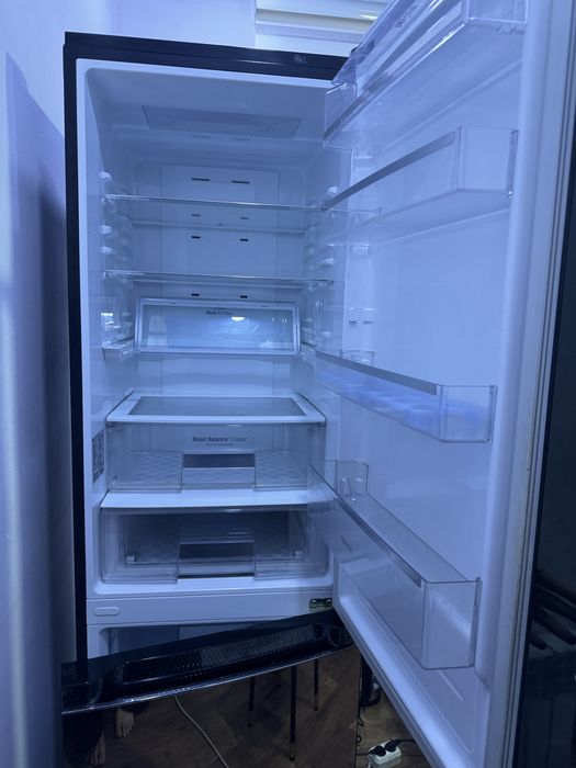 Продается холодильник на запчасти!