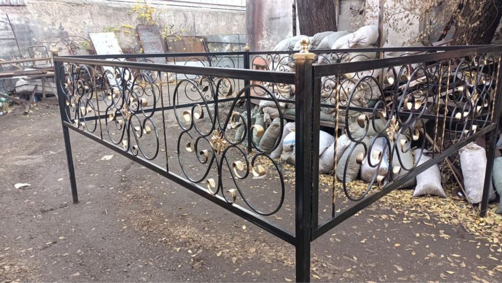 Оградки ,могилки.коршау