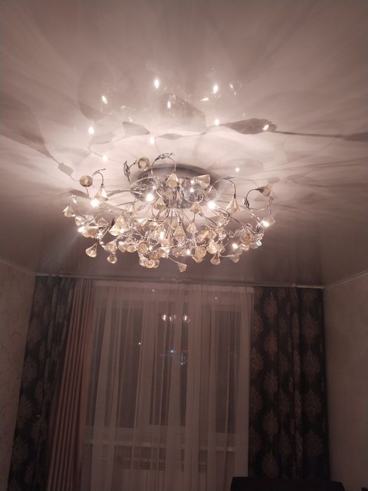 Продам люстру для гостиной