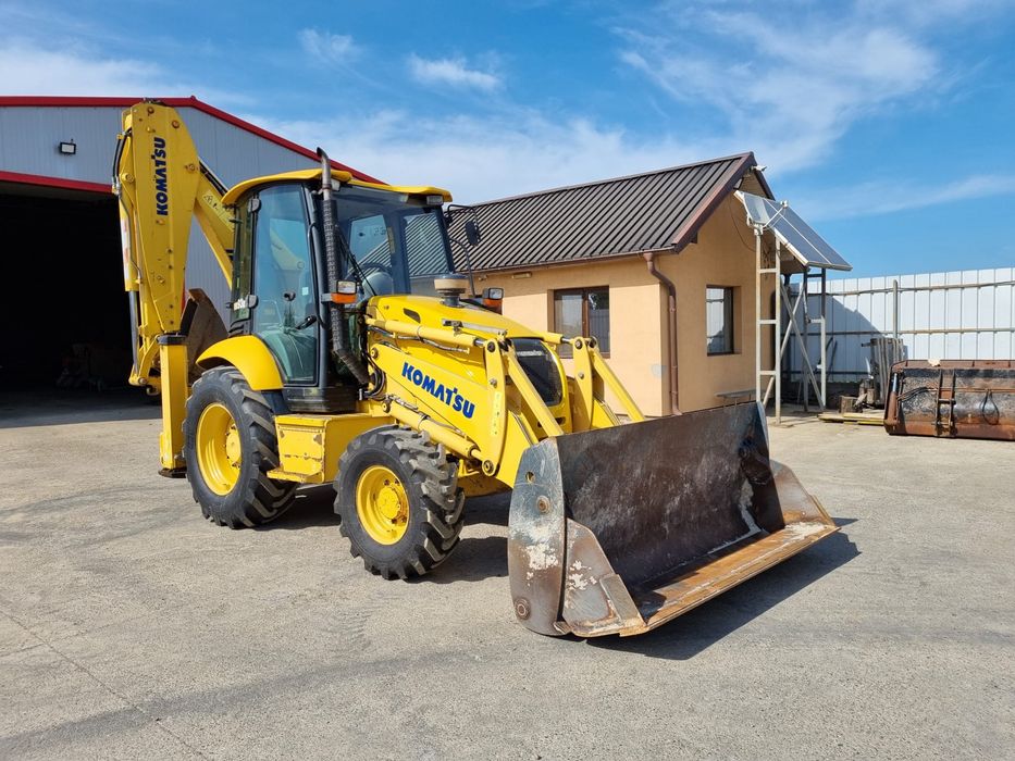 Buldoexcavator Komatsu wb93r schimb doar cu camion 6x4