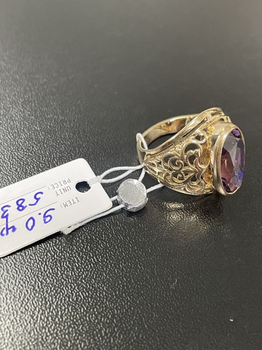 Кольцо золотое 583 пробы с аметистом.
