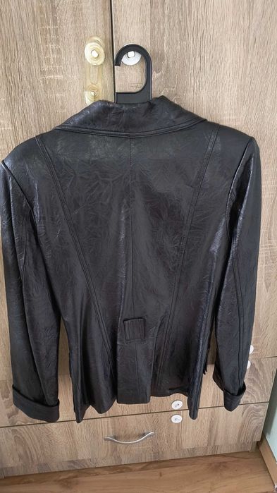 Дамско кожено сако черно