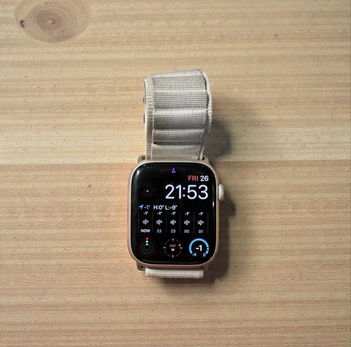 Apple Watch Series 7 GPS 45mm – Cutie originală, stare foarte bună