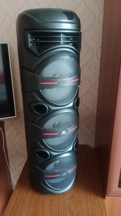 Колонка новая играет громко