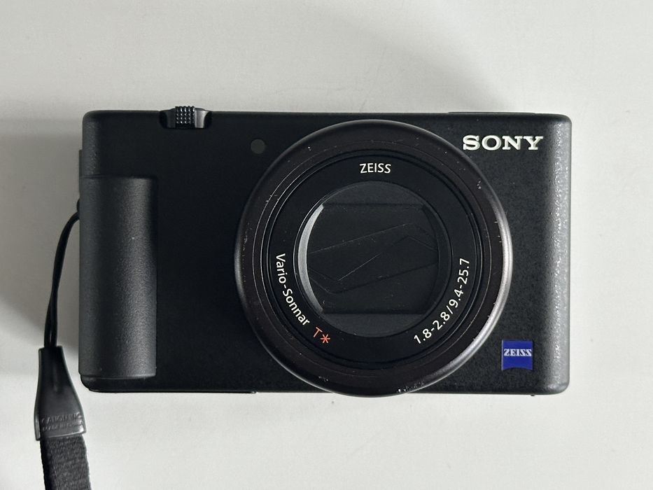 Aparat foto video Sony ZV1 - ideal pentru camera web si vloging