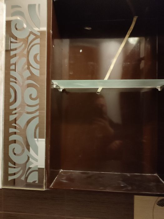 Горен огледален шкаф за баня с LED