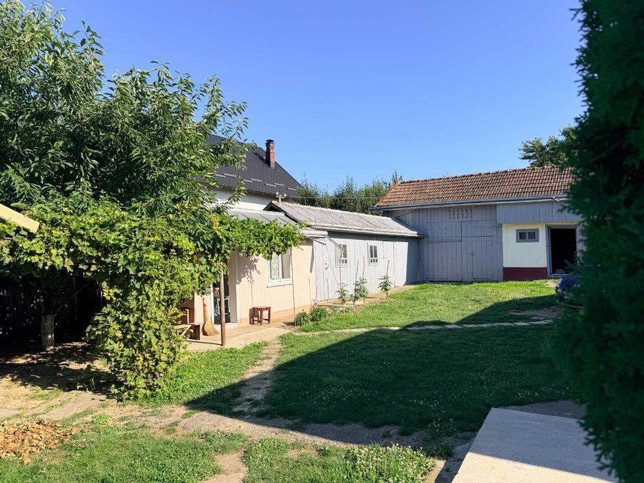 Casa cu anexe gospodaresti, livada si gradina