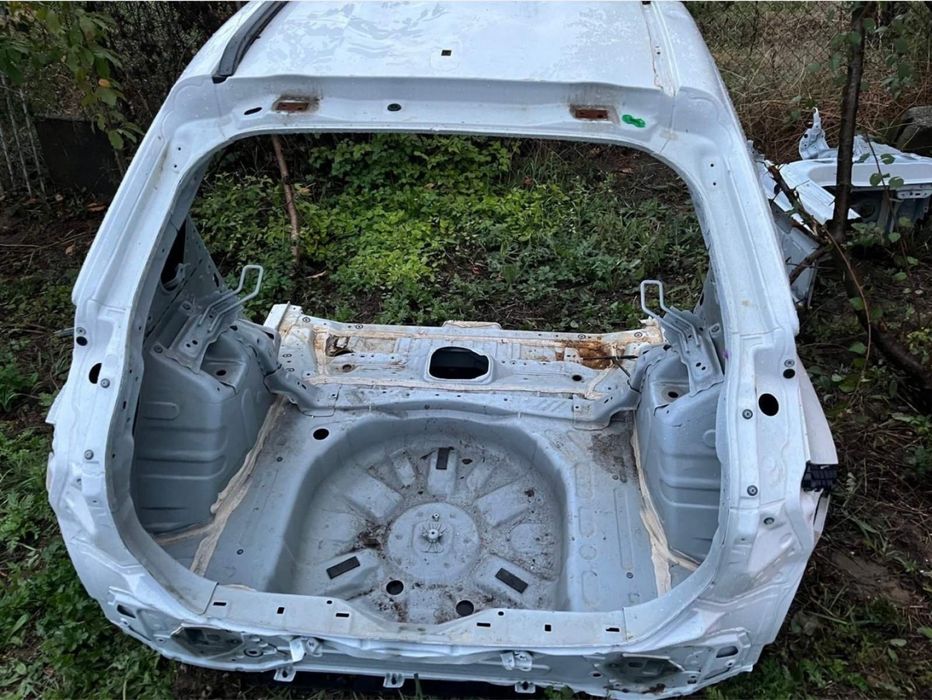 Toyota yaris cross задница