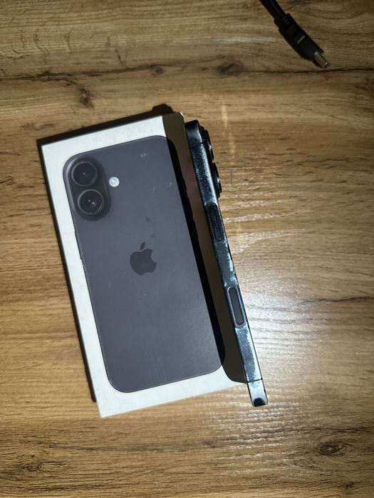Продам Iphone 16 100Akb брался 18.01
