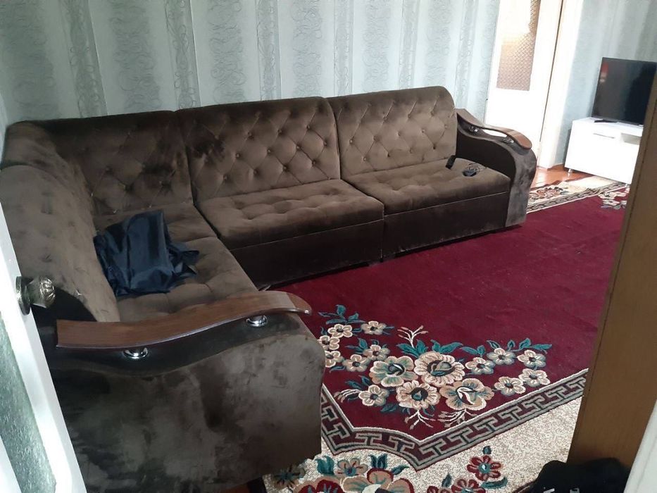 Сдается 2x комнатная квартира
С обстановкой 
В горде Алмалыке