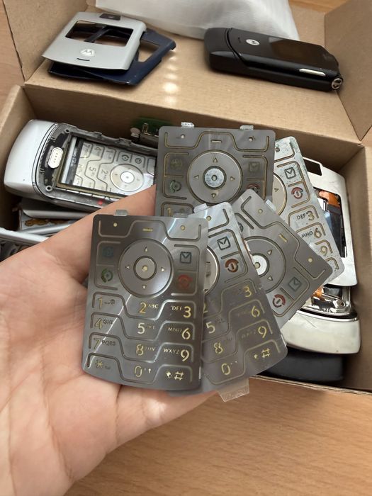 Всякакви части за Моторола Razr V3