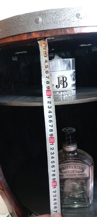 Ретро мини бар изработен дъбова Бъчва. Подходящ. За неповторим подарък  за любилей./ЧРД/имен ден подходящо същото така за Бърбекюта и навеси