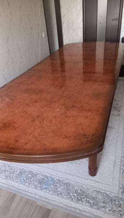 Стол для гостиной