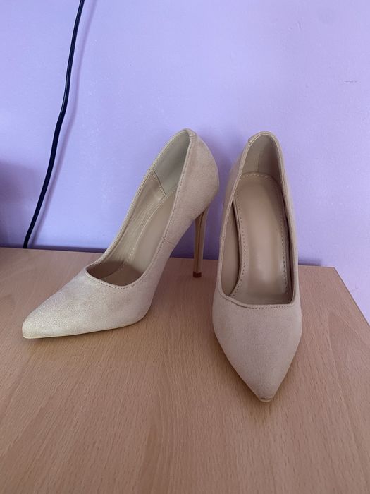 Обувки на висок ток