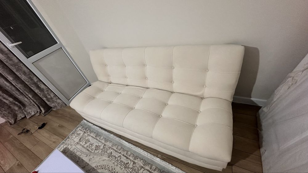 Продам диван как новый.