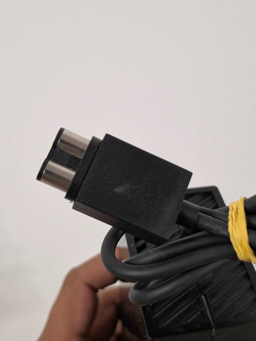 Alimentator compatibil cu Xbox One