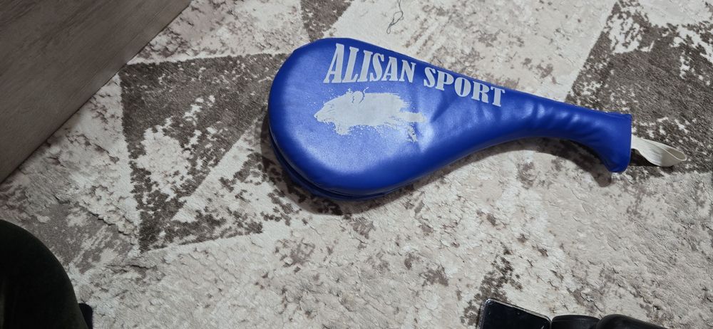 Taekwando perchatkasi, bosh kiyimi va lapa obshiy nabor