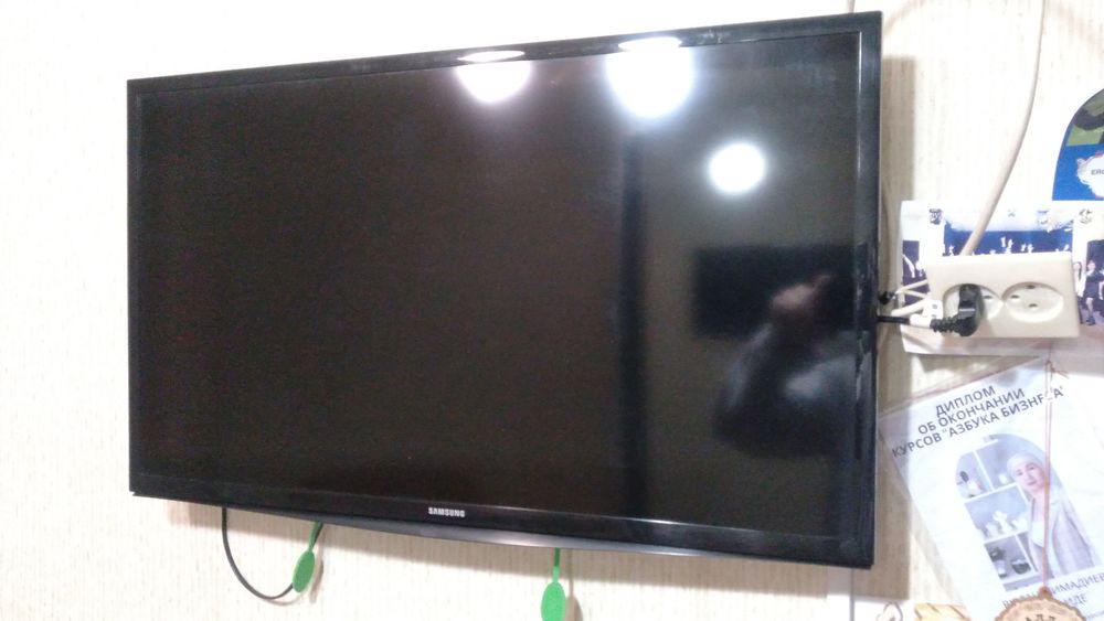 Продам телевизор Самсунг 40 диагональ