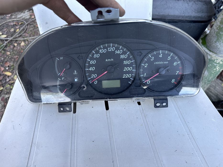 Километраж Mazda 323F 1998Година