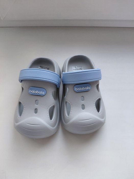 Продам детские сандалии сабо