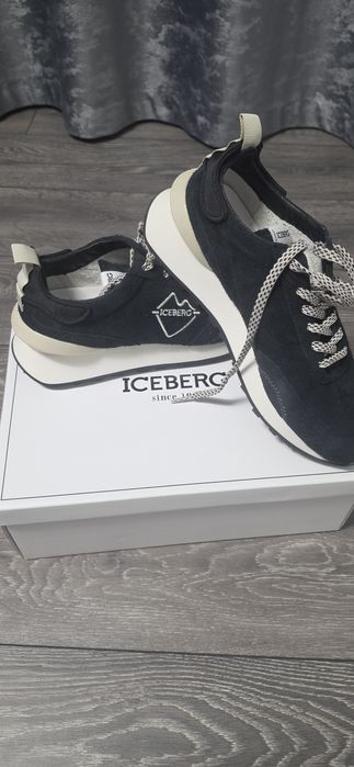 Adidasi Iceberg .