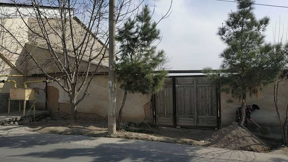 ер сотилади 2 (10x22) сотих (ховлининг 1/3), 10 м фасад