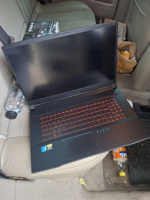 Vând laptopul MSI katana GF76